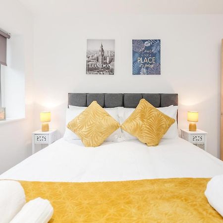Watford Town Centre, Serviced One Bed Flat With Choice Of King Or Twin Beds, Sleeps Up To 4 Sharing, Free Wifi And Free Movies Londres Exterior foto