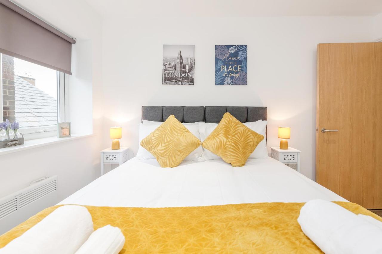 Watford Town Centre, Serviced One Bed Flat With Choice Of King Or Twin Beds, Sleeps Up To 4 Sharing, Free Wifi And Free Movies Londres Exterior foto