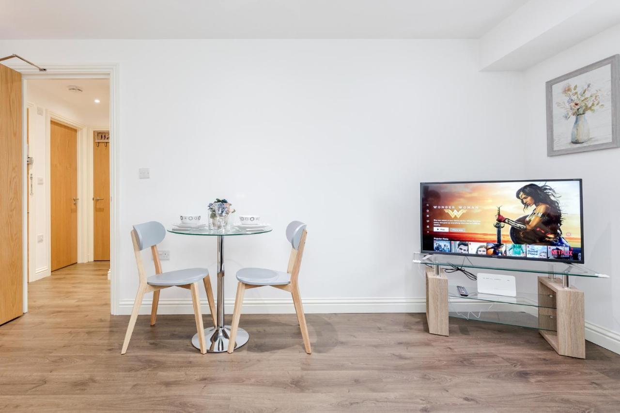 Watford Town Centre, Serviced One Bed Flat With Choice Of King Or Twin Beds, Sleeps Up To 4 Sharing, Free Wifi And Free Movies Londres Exterior foto